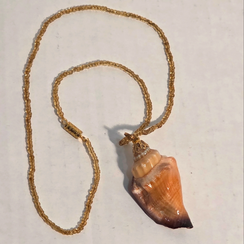 New Handmade Shell Necklace 18 Inch Glass Beads